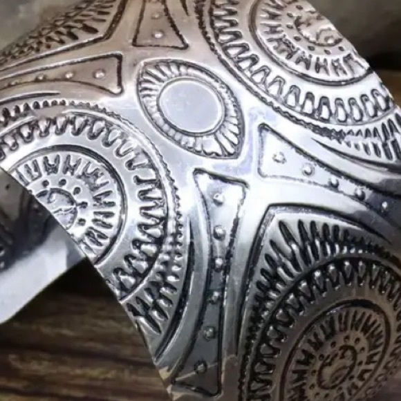 BOHO Silver Embossed Inca Aztec Motif Wide Cuff Open Bracelet NIB - Picture 2 of 5
